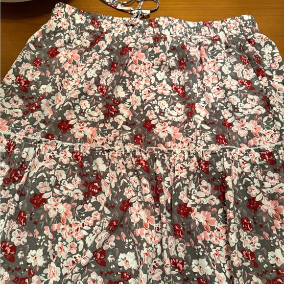 Floral Gray and Pink Women's Skirt‎ - Picture 2 of 4